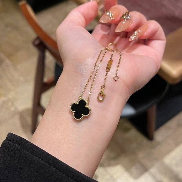 COPY - Authentic✨ Van Cleef & Arpels ✨18k necklace - Picture 3 of 7